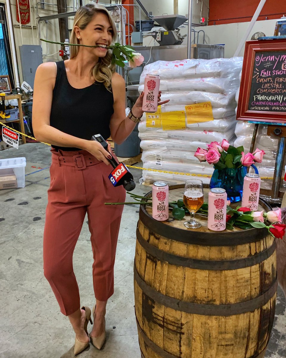TabithaLipkin's tweet photo. At @2ndChanceBeerCo talking about their #WomenEverydayRose ALE! Nothing to WINE ABOUT HERE (because it’s BEER!) 🍻🌹💞
Check it out on @fox5sandiego news in the morning! #SoSanDiego #SecondChanceBeer https://t.co/eeVCHAhJIG
