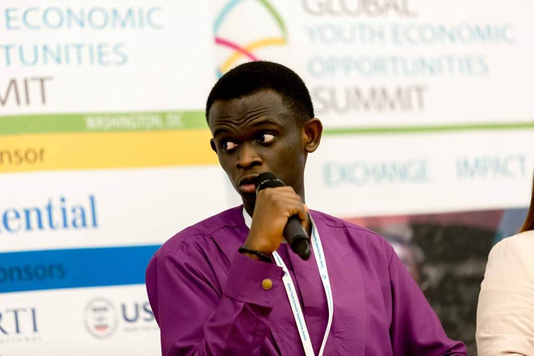 EbenezarWikina's tweet photo. Throwback to when I had the wonderful privilege of formally unveiling @youthleadglobal at #GYEO last September in the presence of 400+ youth development experts 😁

Happy to see that the platform has now taken shape and is buzzing with young changemakers! 

#GYEOS
#GYEOS2018 https://t.co/maj6NMR00m