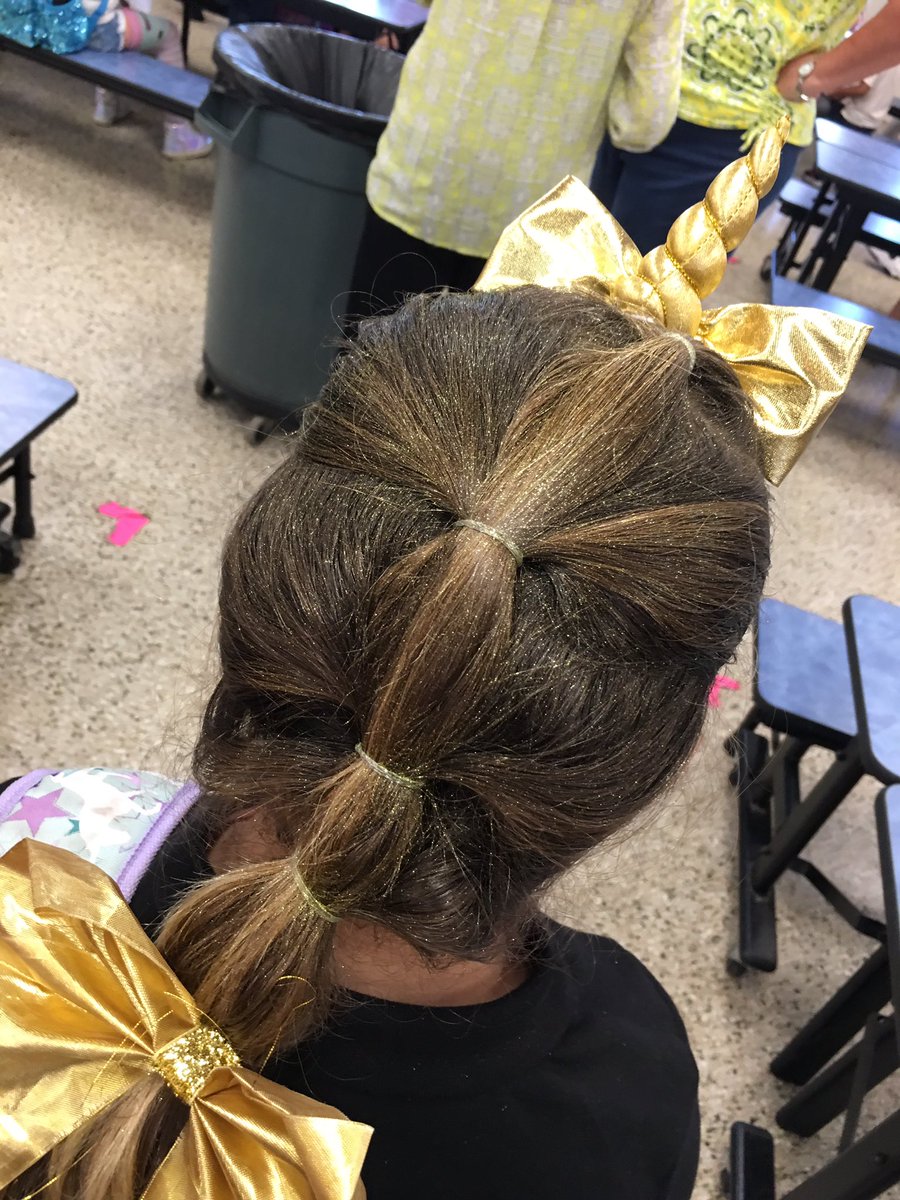 AcademicAnnVCS's tweet image. ⭐️⭐️⭐️ It was Crazy Hair Day @OsceolaElem. These girls took crazy to an AWESOME level. ⭐️⭐️⭐️ #AwesomeOsceola @lynn_bruner @amyrichardson99 @heatherjsmyth #SELebrationWeek