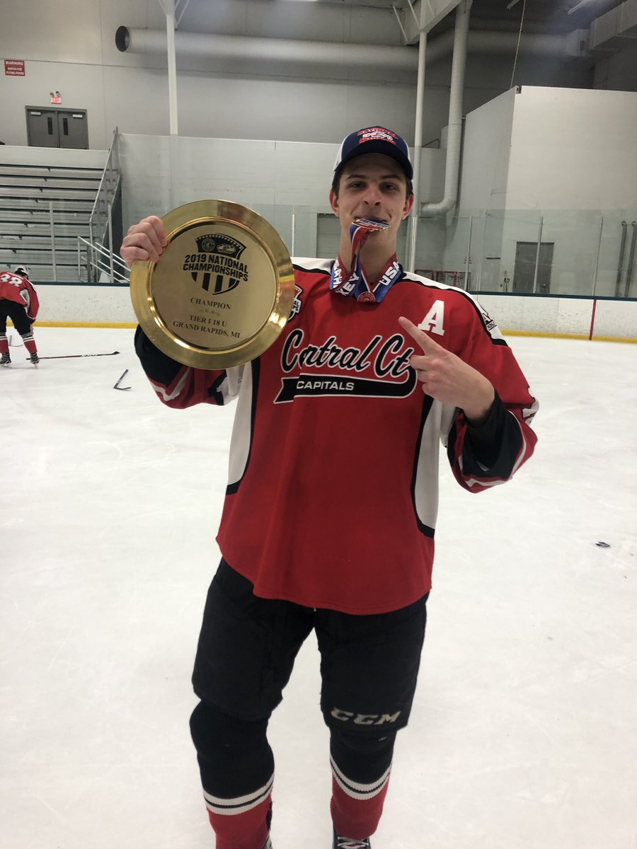 GSundquist_55's tweet photo. National Champions... Unreal. So proud of my brothers for being resilient and pulling through in the end! #NationalChampions #BracketBustin #SilenceJeffCox🤫🥇 https://t.co/Qf5NggCsFL