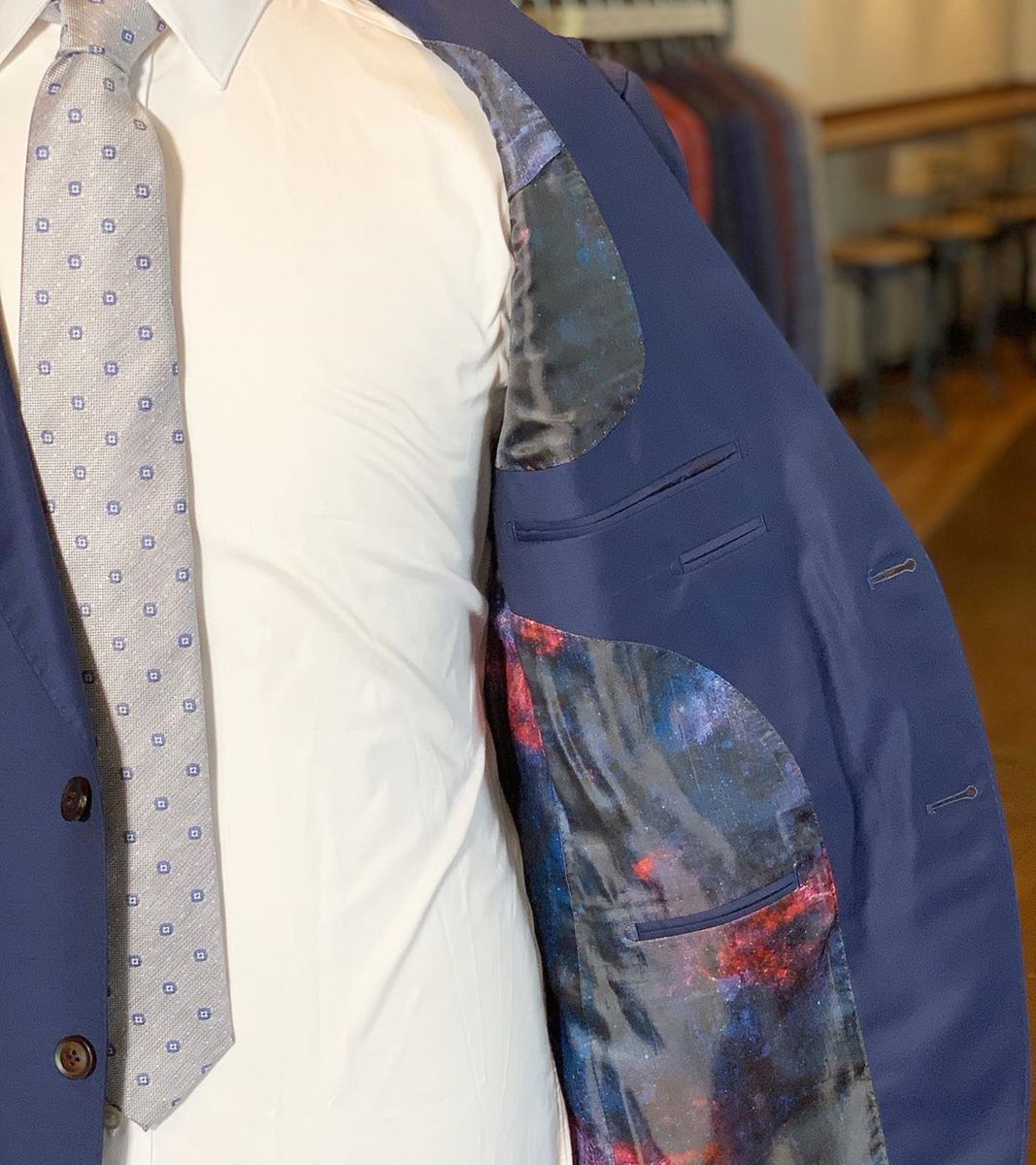 customclothier's tweet photo. It's never "just" a navy suit once you add the vast collection of Paragon linings to your new custom suit designed and Custom made by #johnbradleycustomclothier 
We Create Fine Custom Wardrobes for Gentlemen. 
Contact us today at 949 246 3665 for a free consultation. https://t.co/pZaK3Gl8jN