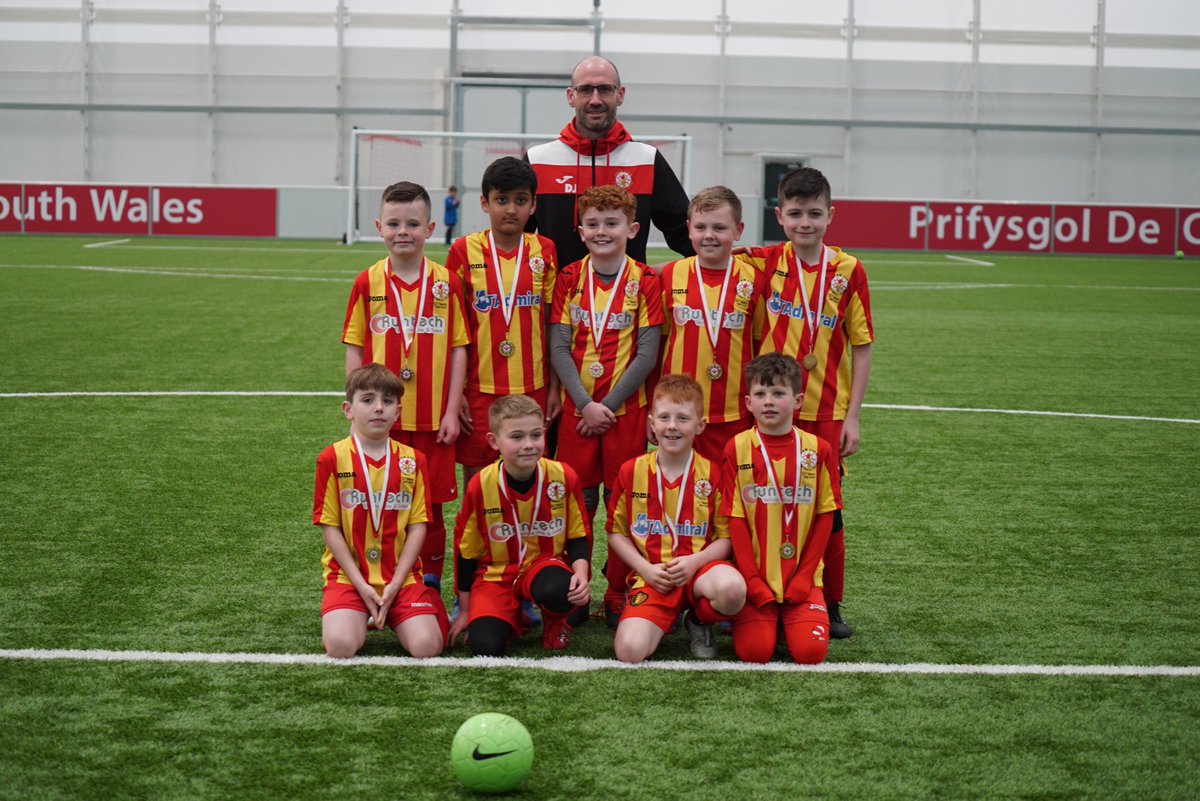 uswcup2019's tweet photo. Briton Ferry U10's and their coach pose for a team photo following their participation in the @uswcup2019 

#USWCup2019 https://t.co/qBGahYTaw2