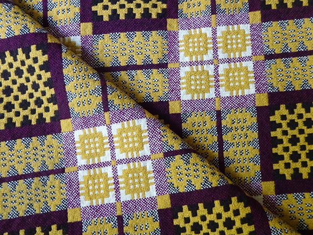 hisforhome's tweet photo. I love the design of this vintage Welsh wool tapestry blanket. 🏴 It's meant to be listed in our online shop, but I'm not ready to part with it just yet! #merlesvintagechallenge #Wales #Welsh #tapestry #WelshWool #hisforhome #vintage #homewa… https://t.co/XFYDjmvtrN
