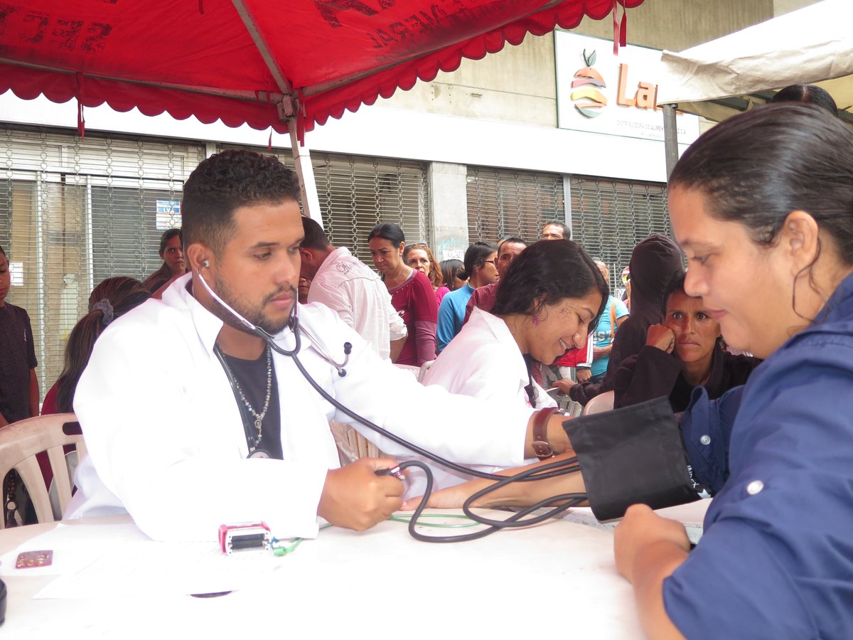 FUNDASELARA's tweet photo. #8Abr La salud es el primer requisito para la Felicidad. Es por ello que en #FUNDASEL nos esmeramos por brindar cada día la mejor atención a la Salud de nuestro pueblo #TodoPorTiLara #EnUnidadYResistencia @gestionperfecta https://t.co/zL4UqEigOn