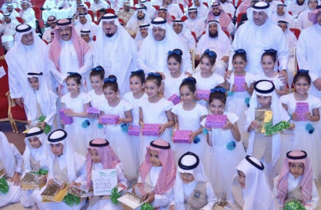 رعى المدير العام للتعليم بمحافظة #جده صباح اليوم الاثنين ١٤٤٠/٠٨/٠٣هـ الحفل الختامي لمسابقة #مشروع_مدرستي وتكريم المدارس المشاركة والفائزة في المسابقة. كما تم تكريم مكاتب التعليم المشاركة و المتميزة والإدارات المتعاونة في تنفيذ المشروع.