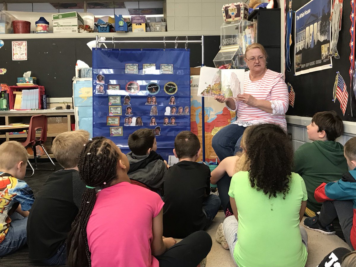 CrestonCCSD's tweet photo. Creston 2nd graders wish to thank our latest Mystery Readers: Mrs. Collins and Mrs. Kessen! https://t.co/VdgcwB08C1
