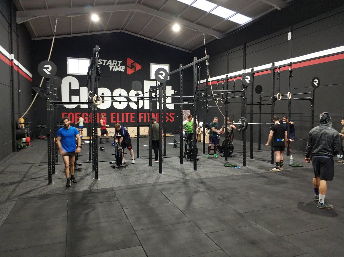 CStarttime's tweet photo. A pesar de mal día no habéis fallado ningun@, gracias chic@s! Bonito día de @CrossFit mañana más y mejor chic@s!
#CrossFit #CrossFitStarttime #Jaén #rusterfitness #CrossFitworld #CrossFitSpain #CrossFitEspaña #Wod #Box #CrossFitOpen #assaultairbike #run #endurance #concept2 https://t.co/cPnnG6G7Bd