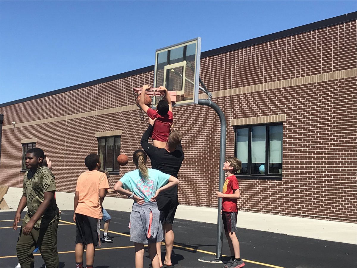Ms_Pattonbeu's tweet photo. @taylorwpowell @_lj18_  BEU Timberwolves are over the moon that these guys came to play some basketball with them today! Don’t miss their spring game this Saturday at 3! @BeulahRalphElem #minitigers #blackandgold #footballstars #beubest5th https://t.co/quK3Ym2NOY