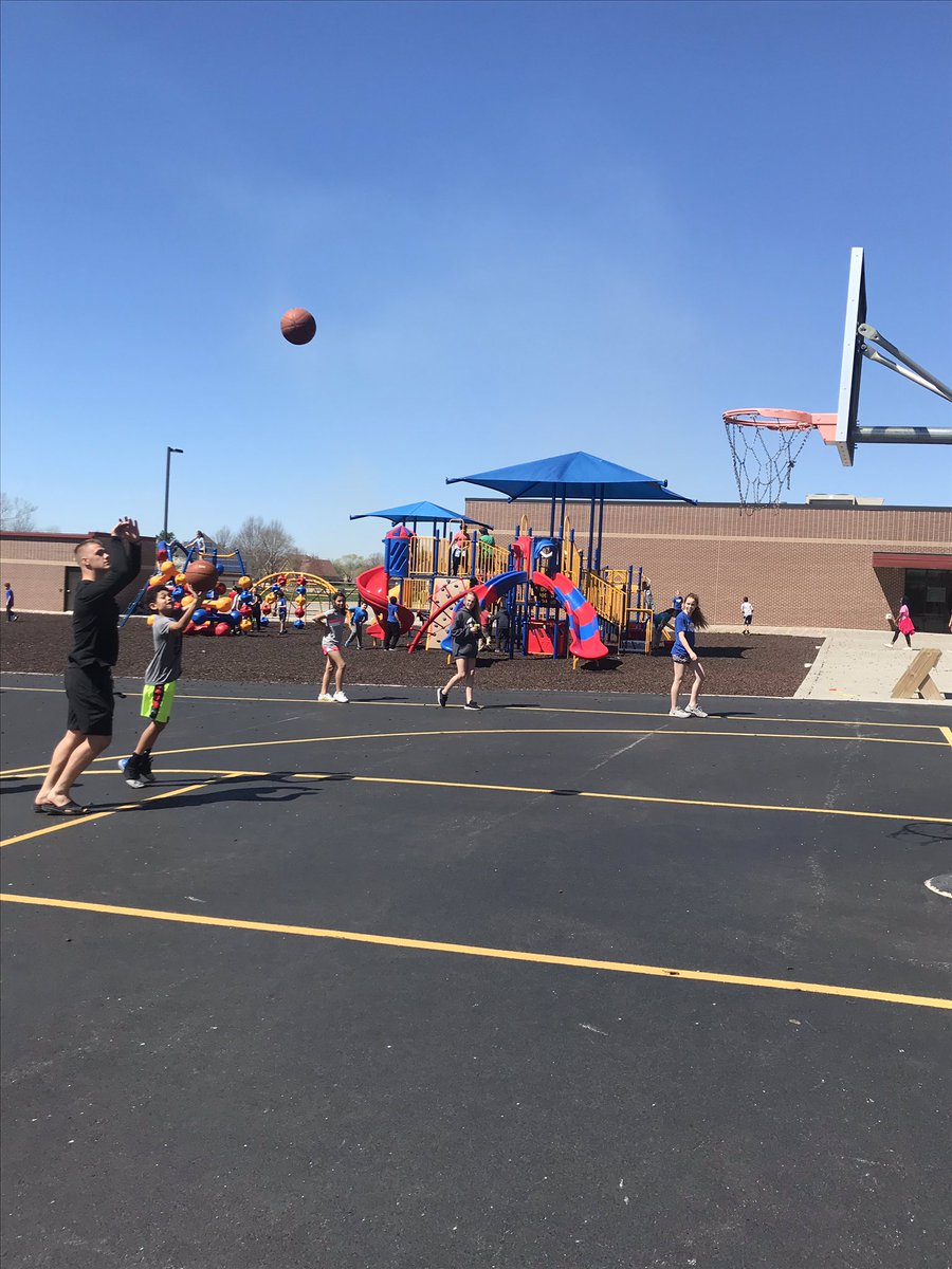 Ms_Pattonbeu's tweet photo. @taylorwpowell @_lj18_  BEU Timberwolves are over the moon that these guys came to play some basketball with them today! Don’t miss their spring game this Saturday at 3! @BeulahRalphElem #minitigers #blackandgold #footballstars #beubest5th https://t.co/quK3Ym2NOY