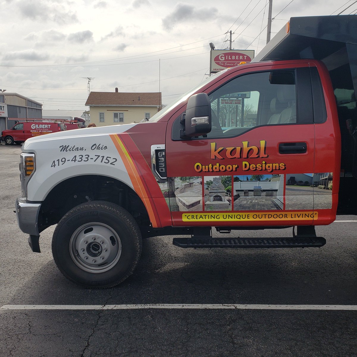 LorisPrinting's tweet photo. This weekend we did a partial wrap on a Ford F350 dump truck for Kuhl Outdoor Designs. We turned a plain white truck into a colorful billboard using @ArlonGraphics SLX Cast Wrap! https://t.co/t1AAAPgV4c