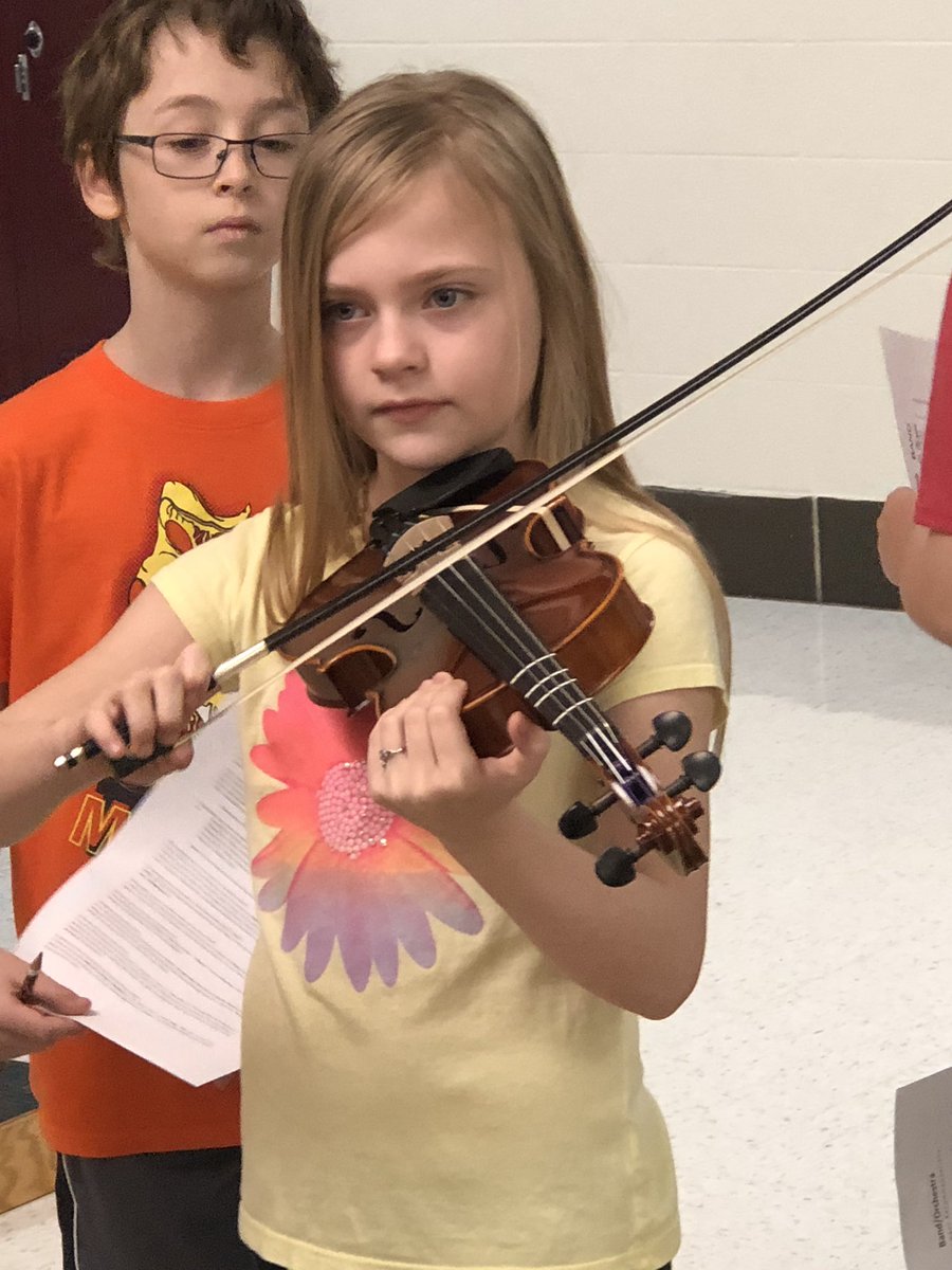 Chelsea_Tigers's tweet photo. Fourth graders are trying out band and orchestra instruments this week. We are excited for our future band and orchestra members! #ChelseaPride https://t.co/KQMk7u1ONd
