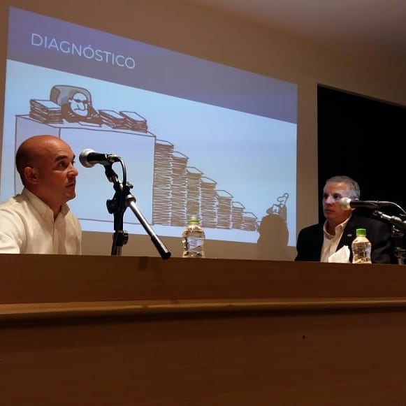 semanaprof's tweet photo. AHORA | 👏🏼 En #CPCECorrientes el Lic. Pedro Inchauspe, de la Secretaría de Simplificación Productiva del Ministerio de Producción y Trabajo de la Nación, 🤓 explica nuevas herramientas para simplificación de trámites de contadores. Acompaña el presidente del CPCE Walter Esquivel https://t.co/rX8h414RFu