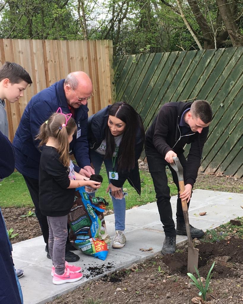 GroOrganicUK's tweet photo. 🌹Such a lovely afternoon with John Callaghan &amp; @ldmo12 @Grid_Media planting in memory of former @SolihullCollege Governor Helena -“She would be so proud” said her husband who watched as their grandchildren planted the Helena Rose in her memory 🌹@nd_davies https://t.co/9gwEqM2Zjd
