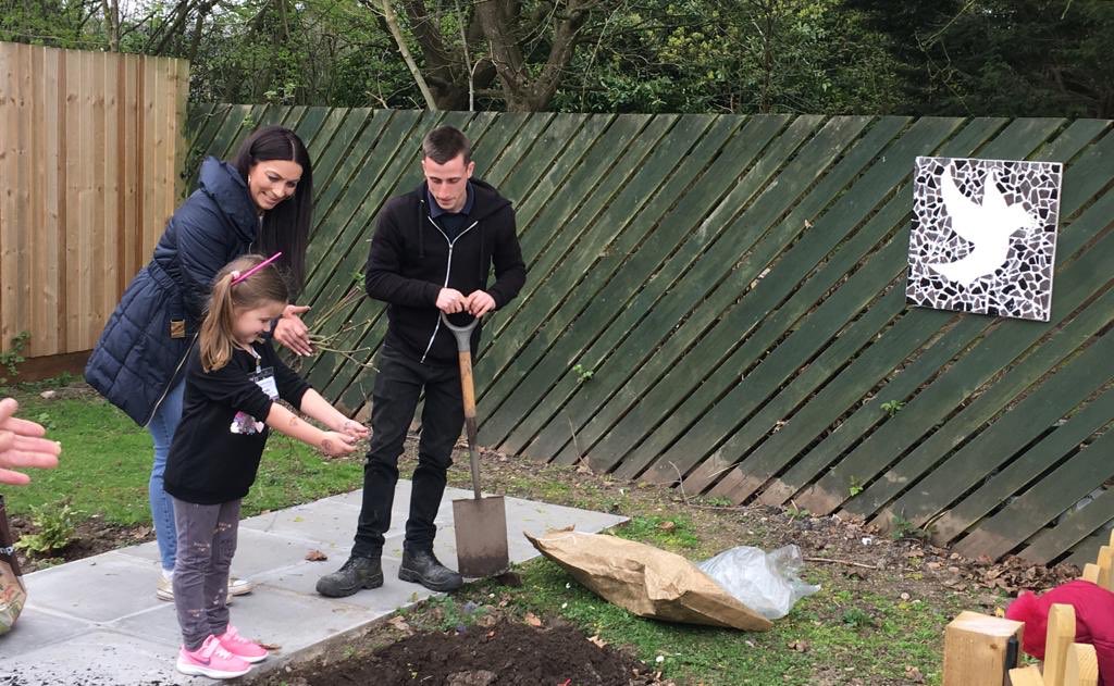 GroOrganicUK's tweet photo. 🌹Such a lovely afternoon with John Callaghan &amp; @ldmo12 @Grid_Media planting in memory of former @SolihullCollege Governor Helena -“She would be so proud” said her husband who watched as their grandchildren planted the Helena Rose in her memory 🌹@nd_davies https://t.co/9gwEqM2Zjd