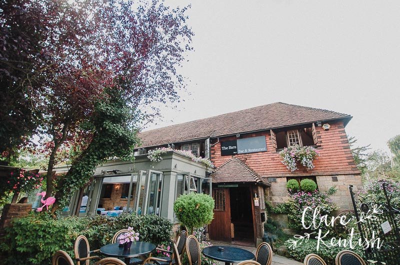 Becki &amp; Drew’s Geek-Fest Wedding at The Barn, Tunbridge Wells clarekentish.wordpress.com/2019/04/08/bec…