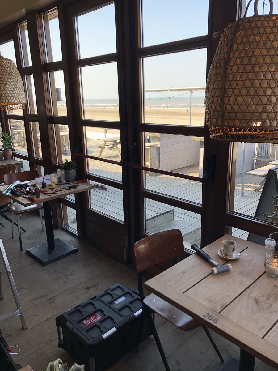 #paniekbalken plaatsen voor een goede #vluchtweg  samen met @ASlotenservice