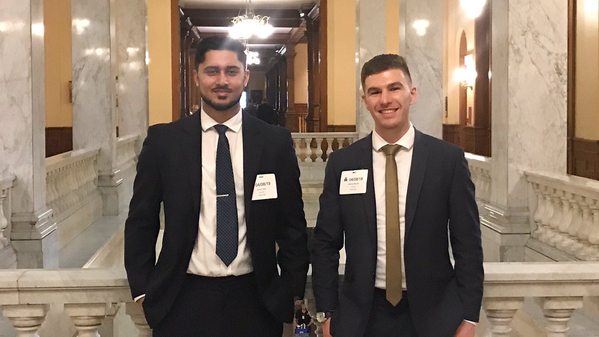 anserdaud's tweet photo. Medical Students of #UofTMed take on Queen's Park as park of #OMSALobbyDay Weekend! We share our concerns about the issue of unmatched graduates.
#TomorrowsPhysicians #TeamToronto #NoGradLeftUnmatched #ONmedstudents #ONPoli #CDNPoli https://t.co/zMAarzBlHM