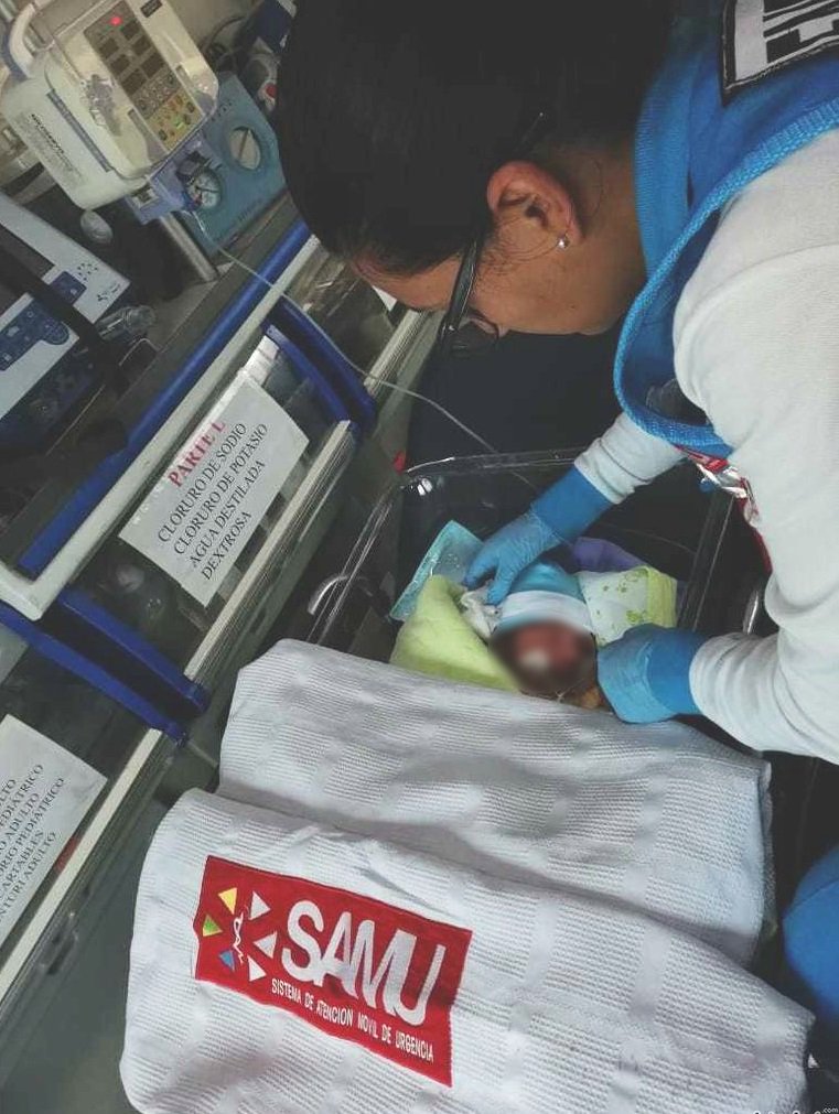 SamuPeruMinsa's tweet photo. #EvacuaciónAeromédica 🚑✈
Desde Lambayeque, en un avión de la #FAP, #SAMU realizó la evacuación aeromédica de dos menores 1 día de nacido y 9 años de edad con diagnóstico reservado. En Lima, fueron trasladados por #SAMU al #INSNSB y #INEN para su atención especializada. #MINSA https://t.co/5R8qeGhIwZ