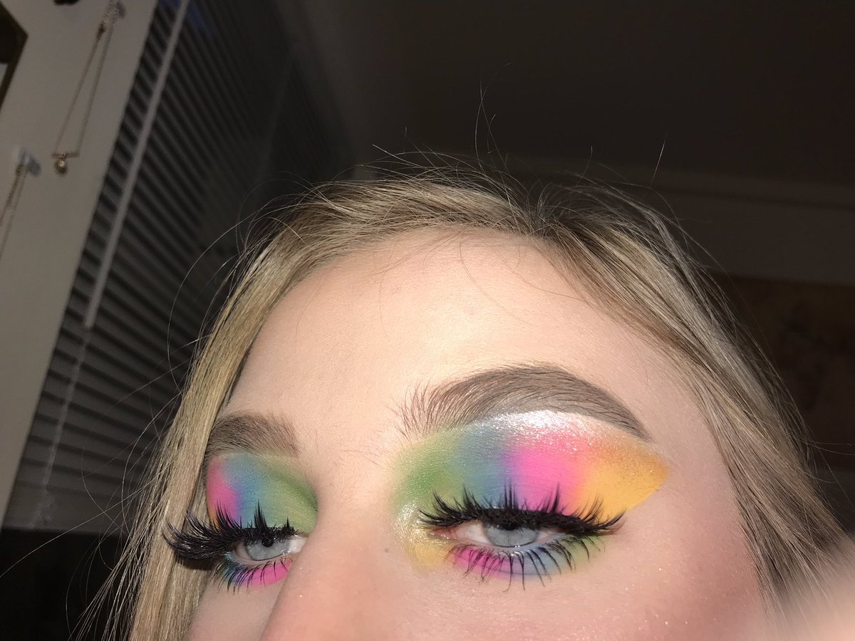 ellie_bean__'s tweet image. A little Spring Fest look for the upcoming events this week 💛💖💚💙@USI_SpringFest