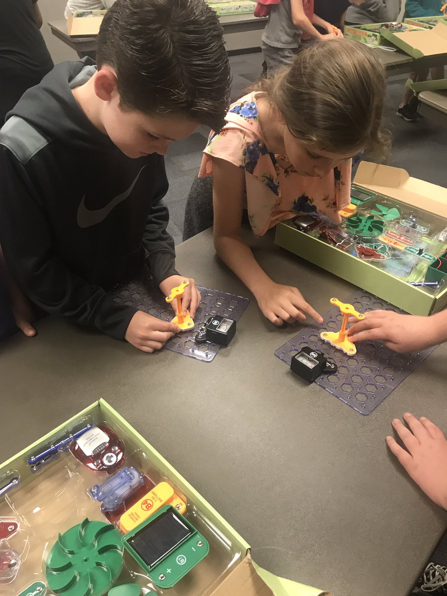 MrBlackburnAIG's tweet photo. 4th Graders learning about electrical safety, green energy, and Mr. Bell. Thanks Blue Ridge Energies for all your public school support. https://t.co/5Gk9dWRN3f
