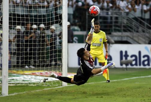 lance_saopaulo's tweet photo. São Paulo elimina o Palmeiras pela 13ª vez em mata-matas; veja todos https://t.co/ycUVEmvWw6 https://t.co/Hy8lEJcLBk