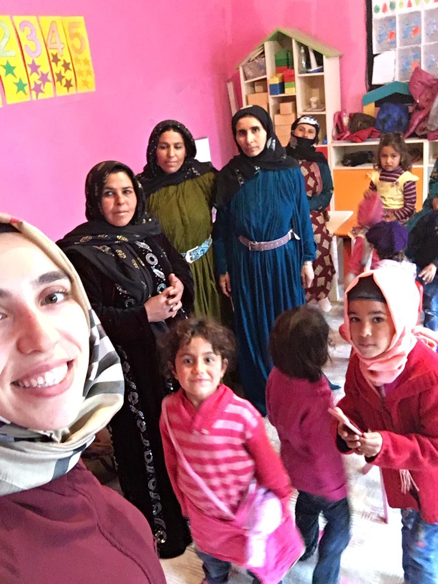 Okul öncesi anne çocuk eğitimimiz,okul öncesi öğretmenlerimiz ile devam ediyor