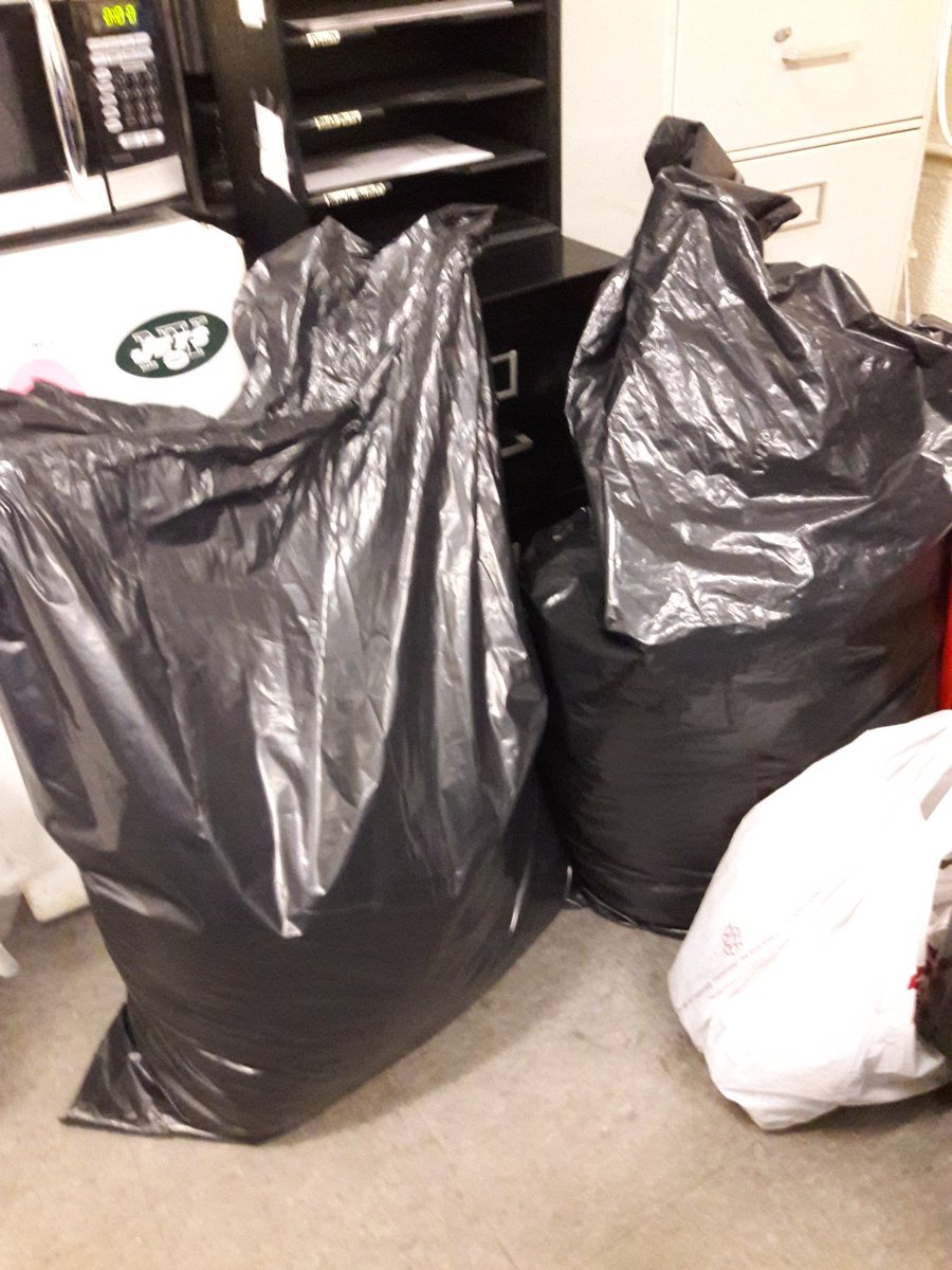 NYPD113Pct's tweet photo. Shout out of thanks to Chief Williams @NYPDQueensSouth Theresa & our @SBANYPD family for donations👗🎩👠to #NYPD113
Community Affairs #PromImpact.
#Copsgivingback #2youthinNeed
#kindnessisFree https://t.co/gwnbbg28n4