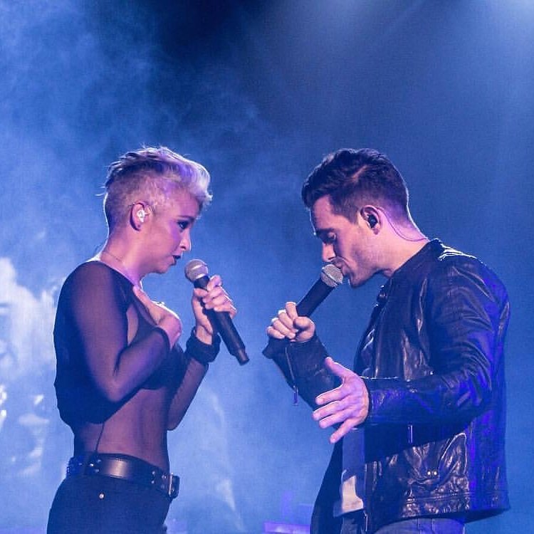 ponchifansdcora's tweet photo. Recordamos este momento donde todas queríamos ser @Federicaq 💜💕💙

#UALF #FedericaQuijano #PonchoBarbosa #Kabah #Mercurio

#LunesDePoncho
#TuNosExplotaElCorazon

@ponchobaca https://t.co/v0JCkqigfZ