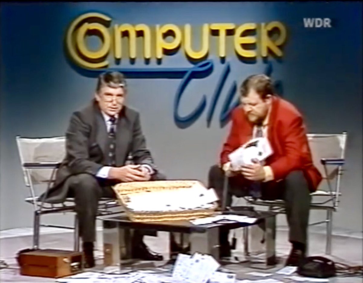 vsg_DE's tweet photo. Flashback von 1994: „Das Internet wird bald für jeden zugänglich sein.“ https://t.co/PSKIS8uoni #WDR #WDRComputerClub #ComputerClub #CompuServe #Modem #OS2Warp @WDR @aktuelle_stunde https://t.co/uok4jI1xRJ