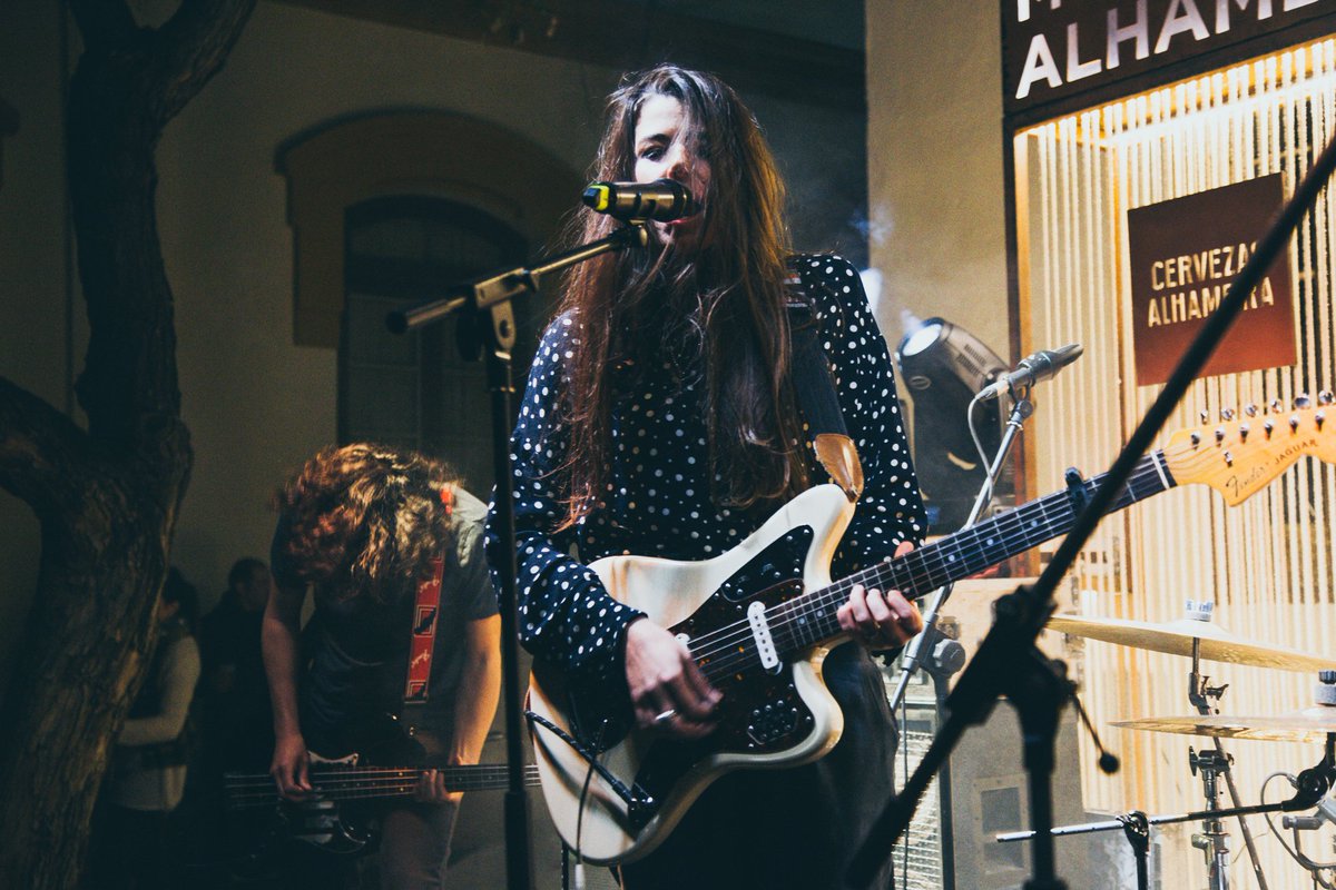 latermicamalaga's tweet photo. Imágenes del #REFriday del pasado 5 de abril con los conciertos de #ReasonLight, @MonteTerror @berlinarock y @MartesNiebla, junto al Rastro Nocturno con @Alhambra_Es. Álbum completo -> https://t.co/eizU0INvXv https://t.co/YICac4dKhC