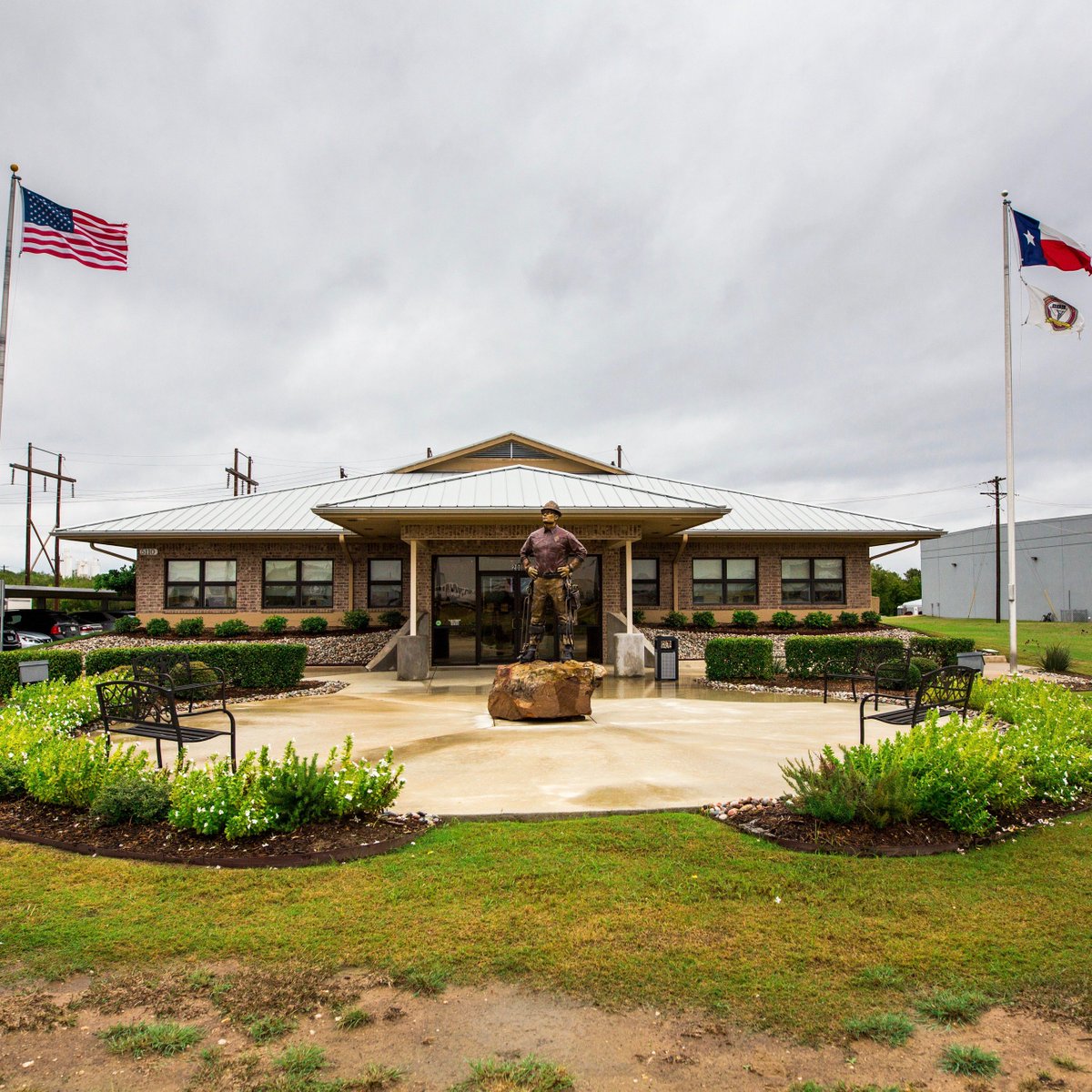 NW_lineman's tweet photo. #NLC has campuses in ➍ states — #DentonTX ☆ #MeridianID ☆ #EdgewaterFL ☆ and #OrovilleCA!
.
Contact us today for more information on how to apply! ✔️ https://t.co/2INPBnviKz