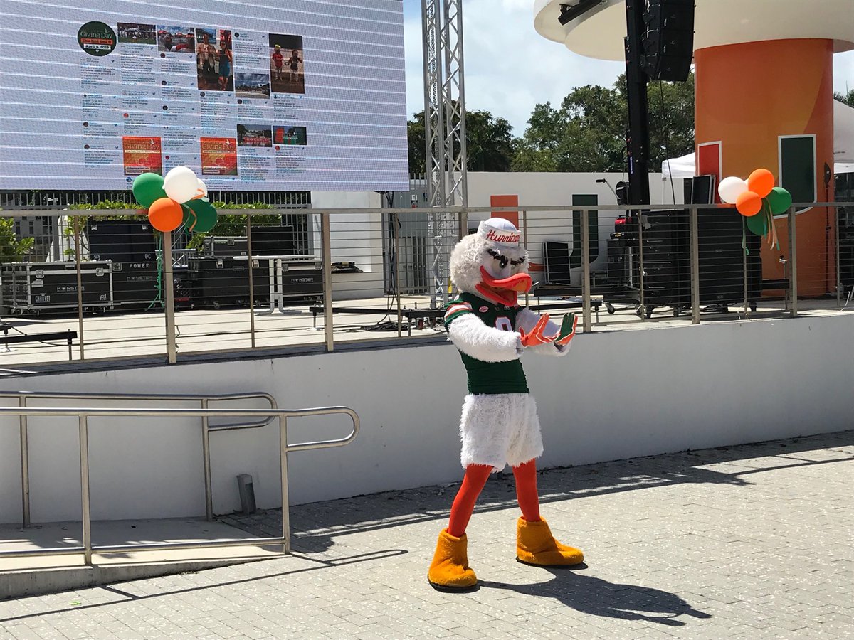 UM_alumni's tweet photo. The ⁦@univmiami⁩ Charter Day Celebration is underway 🙌 See you soon ‘Canes! 🎉#OneDayOneU ⁦@UM_Sebastian⁩ ⁦@UMGradSchool⁩ https://t.co/4z9bSguCkE