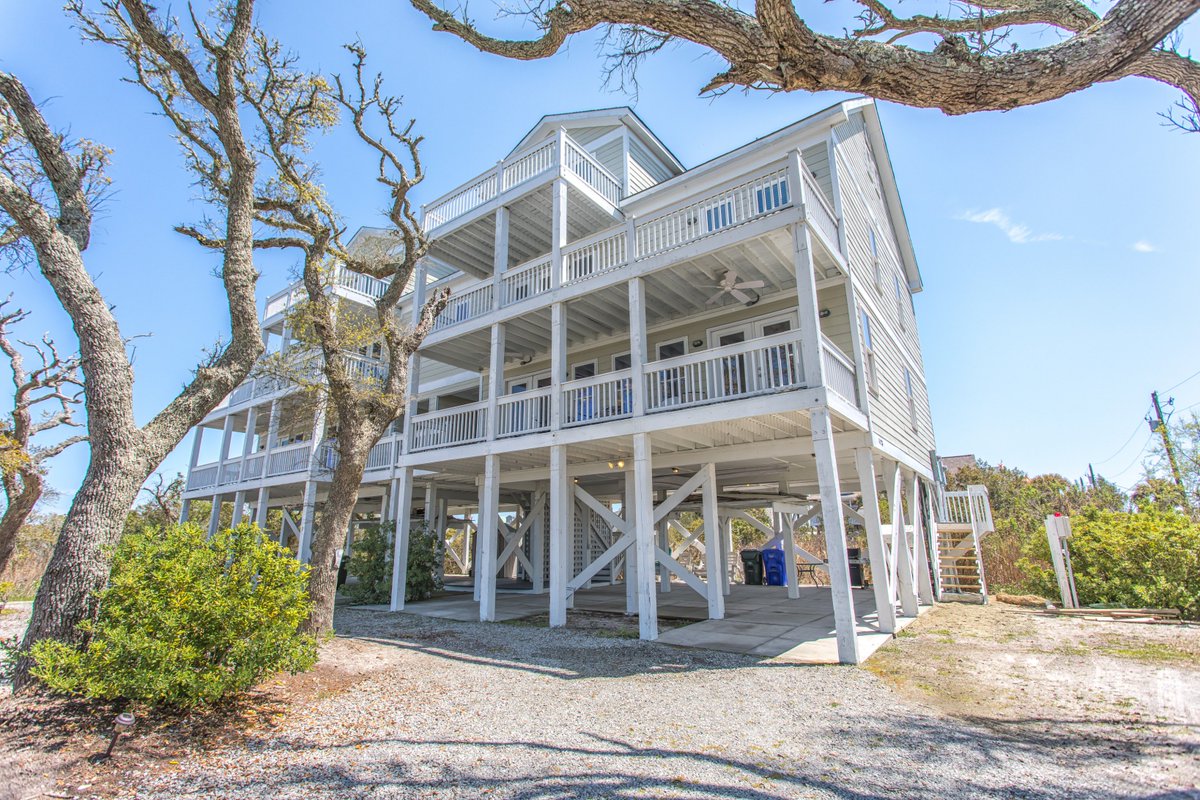 Sound n’ Sea: Our Topsail Island Getaway tinyurl.com/y2so9bbs Thanks to <a href="/nctripping/">NC Tripping</a>  for this awesome write-up after their stay at Sound n' Sea on the beautiful North Topsail Island. #yondervacation <a href="/ntbnc/">North Topsail Beach</a>