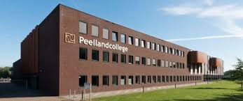 ducafedeurne's tweet photo. Peelland College Deurne is as woensdag 10 april prominent aanwezig op het Duurzaamheidscafe Deurne in het CCD. De avond wordt geopend met een demonstratie practicum “waterstof produceren” Verder zorgen enkele leerlingen voor de muzikale omlijsting. https://t.co/hEZBoBnslB