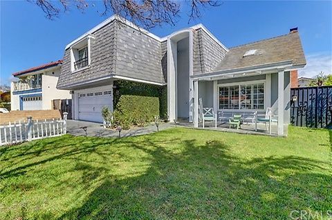 CoastalGroupOC's tweet photo. In the tranquil Mesa Woods community of Costa Mesa rests this gorgeous modern home...and it's in #escrow ! Nearby is world class dining, shopping and entertainment at South Coast Plaza, Segerstrom Center and the beach. This home checks all the boxes. #getcoastal https://t.co/7cNRZPSmzO