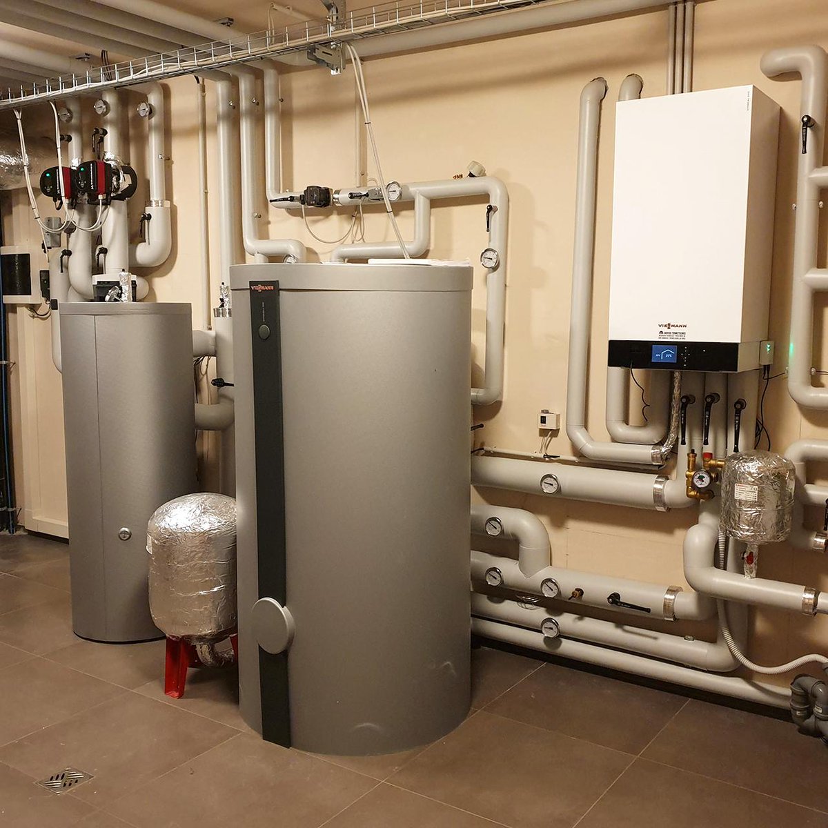 ViessmannCS_IT's tweet photo. Oggi vi presentiamo la prima abitazione in Franciacorta certificata secondo lo standard Passivhaus Plus. Un progetto che ha posto al centro sostenibilità ed efficienza energetica. #nextgenerationheating #passivhausplus #passivhaus #franciacorta
https://t.co/wxGu5itZaf https://t.co/wptHoiTnhj