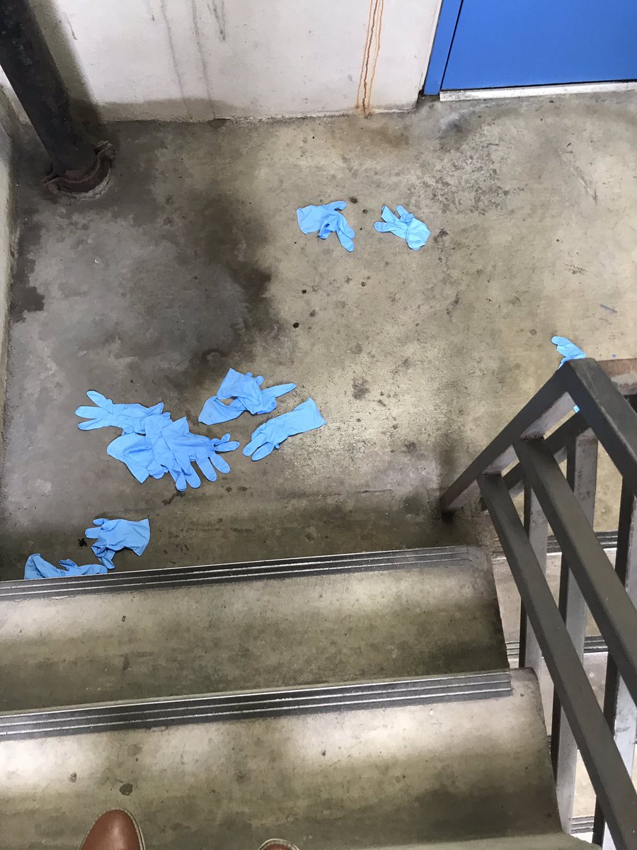 ryanvaughan's tweet image. Odd scene in a parking garage. What’s that on the wall? #MoveQuickly #WalkingInMemphis