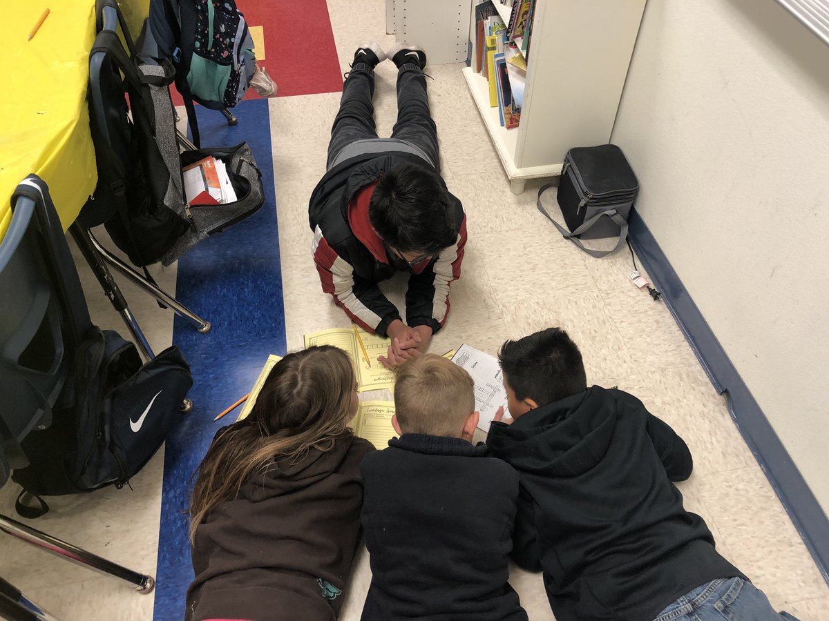 CherylSchriewer's tweet photo. Mr. Rodriguez’s class working hard to escape Planet Emoji! Reading skill review rocks!
#RodriguezES #SISDlearners #wegotthis https://t.co/6awrQvRaAQ