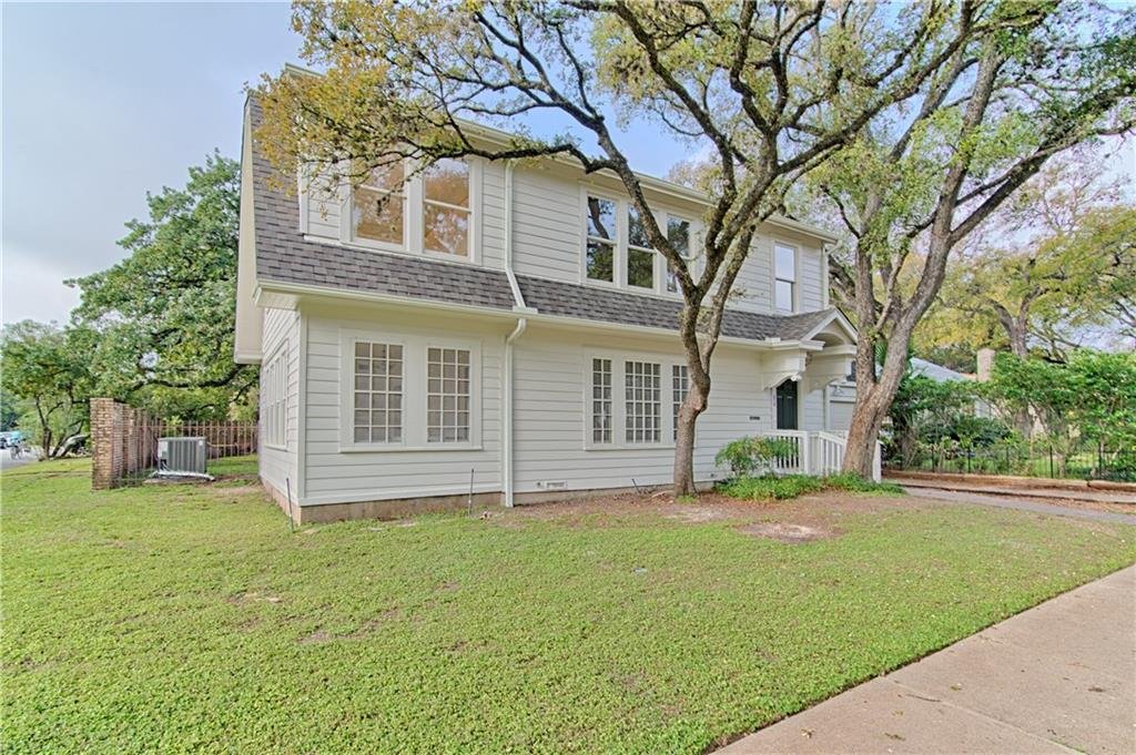 thetakeover_atx's tweet photo. Check out this amazing historic district home that's available for lease in the #78705! ($3,950/mo) π€©
The home features open floor plan, sunroom, office, mud room, basement, 3 bed & 3 bath β¨
Contact Kelly Freeman π (512) 699-9431
#twelveriversrealty #jumponin https://t.co/K6CBoyyPPT