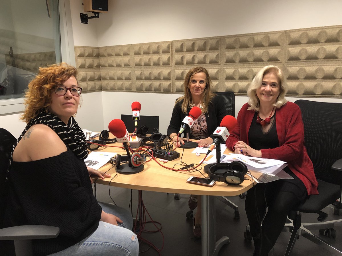 EstherdelBrio's tweet photo. Gracias a Elena y Esther por acogernos en el Observatorio Radiofónico de Género de @usal. Presentando nuestra Expo UBF en el #Mecyl y evaluando el #PactodeEstado contra la violencia de género aprobado en @Senadoesp. 💪💪💪 Sigamos luchando contra esta lacra social. 🖤🖤🖤🖤 https://t.co/FzQCajuvGt