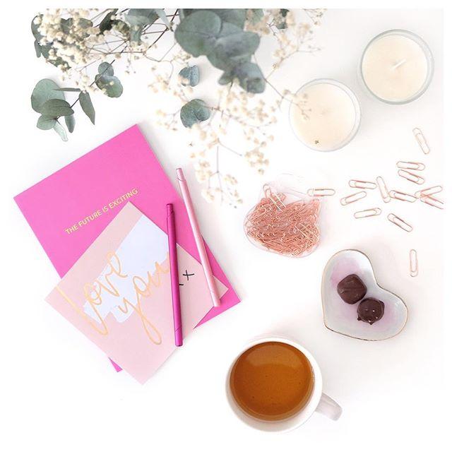 clairenantaise's tweet photo. Vacances J-2... C'est le moment des check-lists ร tout va !!! โ๏ธโ๏ธ
___
#PassionCarnets #lifestyle #Nantes #vacances #holidays #flatlay #flatlaylover #teatime #teaaddiction #tealover https://t.co/Q4naUwyd7h https://t.co/342L6QcAfC