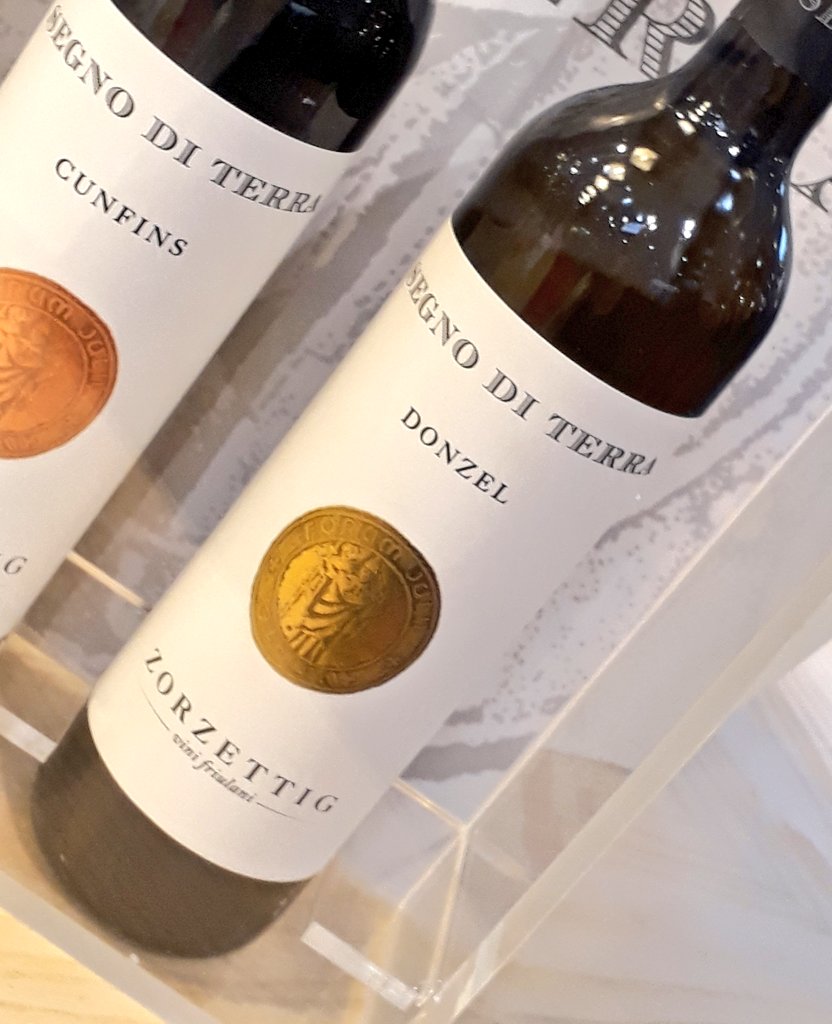 Marco_K18's tweet photo. #Vinitaly2019
La sintesi di 3 vitigni in armonia :
#Friulano 50% #Chardonnay 35% #Sauvignon 15%
#Donzel @ZorzettigVini
...e anche una nuova etichetta
@pressVRfiere @VinitalyTasting
#vino #wine #enonauti #winelover https://t.co/91lCmKycvx