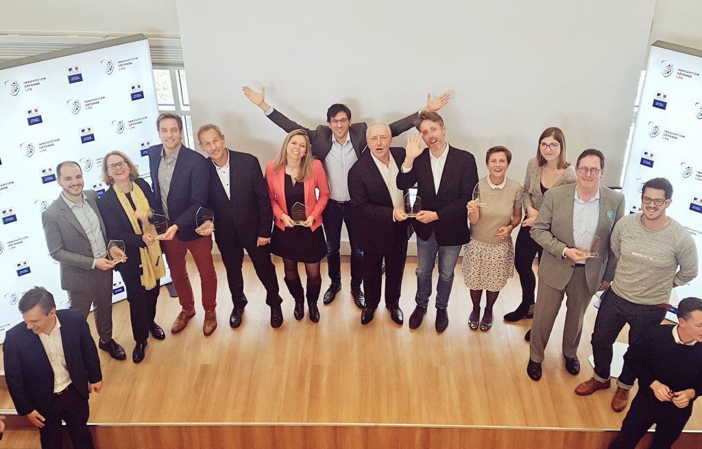 Agence_ID's tweet photo. L'#innovation n'est pas seulement technologique, elle est aussi managériale. ➡️#defi [cursus cadres confirmés] pour transformer les organisations et les modes de #management au sein de la #DGA. 

🏆Remise des #prix aux 3 équipes gagnantes! #Startup
#innovationdefenselab https://t.co/4dHs0F6GWZ
