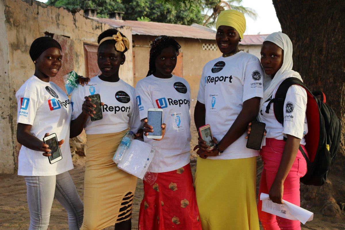 UReport_Gambia's tweet image. After a very hectic week travelling all over #Gambia with the #TekkiFii campaign.. TODAY IS POLLING DAY!! 🥳🙌🏿
In a few minutes poll #3 will b released so stay tuned!📲

Here is a picture of new U-Reporters rocking their T-Shirts in Farafenni 🤩 #GirlPower 

#YourVoiceMatters