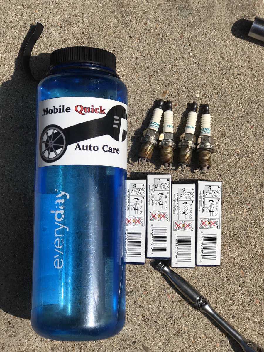 mqac_services's tweet photo. #ValveCoverGasket and #SparkPlug replacement #ThisIsWhatItLooksLike. Our customer is at home playing #ThatsMyCar. #MQAC, we provide custom delivered quick auto care to your home or work! #MobileMechanic #Houston #Mechanic https://t.co/h5vmQPjsLb