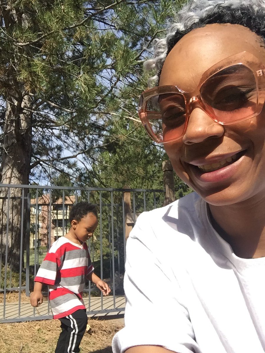 SharnaeSerenity's tweet photo. Walking with Jireh around the apartment building because it is SOOO beautiful in #Colorado https://t.co/7dILJHopR8