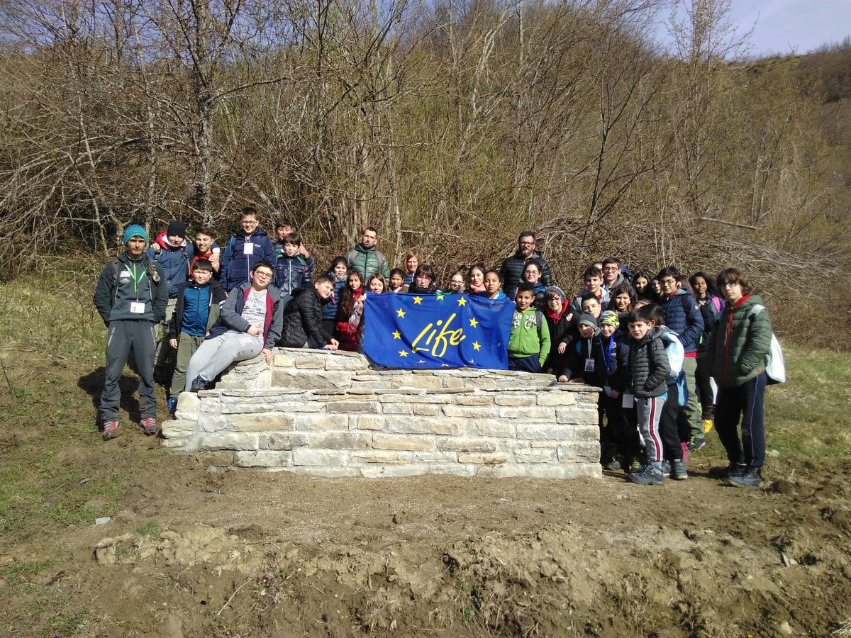 DREAm_Italia_EU's tweet photo. On the field with the students of #Premilcuore (FC - Italy) and the #LIFElogo seeing the #LIFEWetFLyAmphibia interventions for the conservation of #amphibians and #butterflies of #ForesteCasentinesiNationalPark
Thank you @LIFEprogramme @LIFEprogrammeIT https://t.co/udVsesT4F4