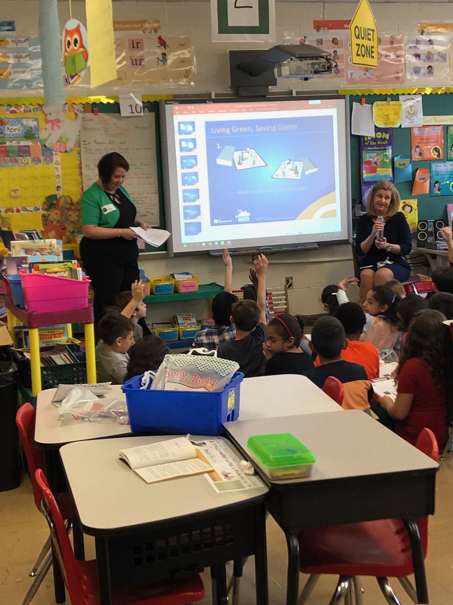 HeatherDLevine's tweet photo. Financial Literacy Presentation with representatives from Peoples United Bank ⁦@JqaPrimary⁩ #dpsdny #livinggreensavinggreen #peoplesunitedbank https://t.co/m4SOQsoHNd