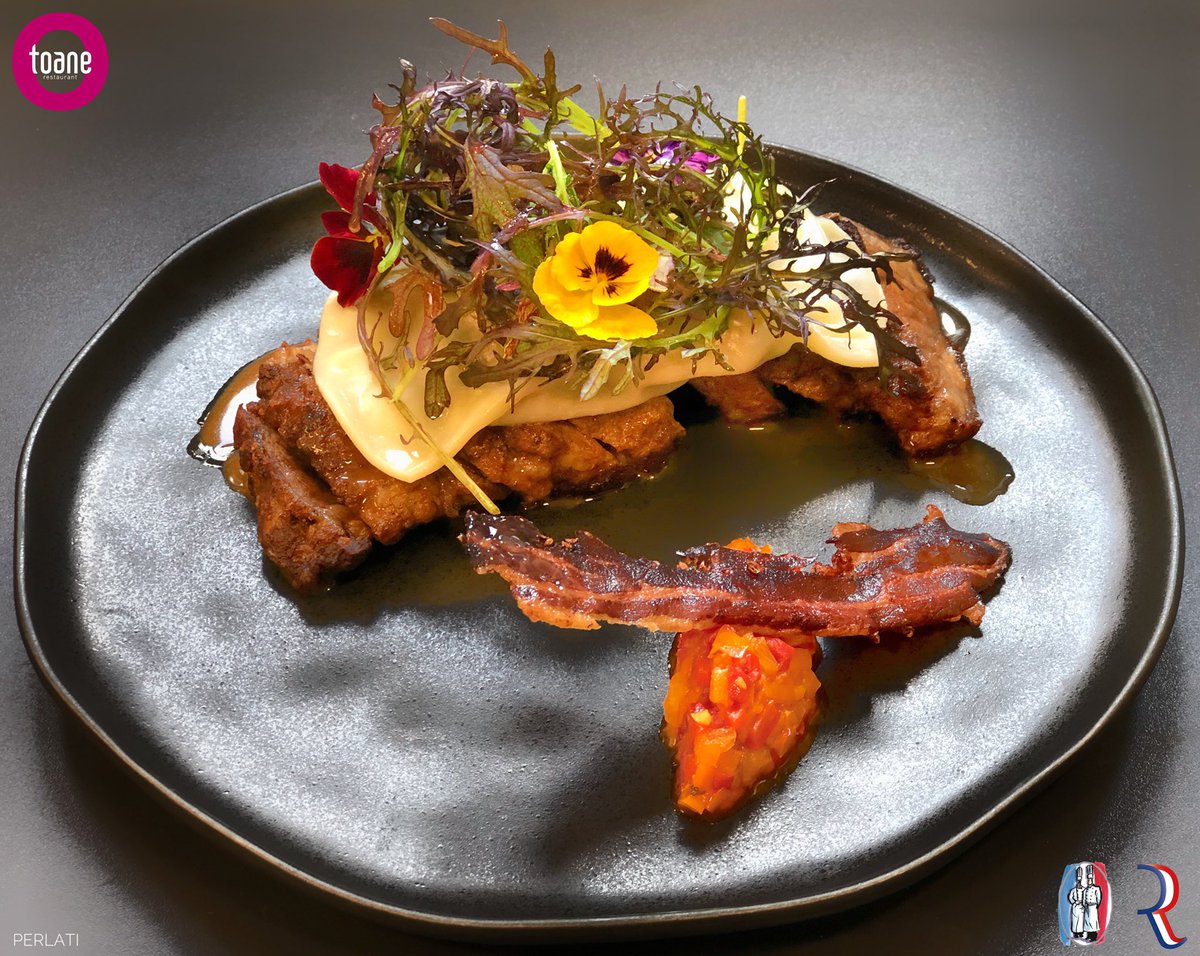 #Pluma ibérique de « Bellota », jus corsé à la sauge et #piment doux, raviole de #caviar d’aubergine au basilic, petits pois et oignon cébette, fricassée de poivrons à l’ananas
À découvrir dans notre nouvelle #carte estivale !
toanerestaurant.fr
#toane #restaurant #grezieu