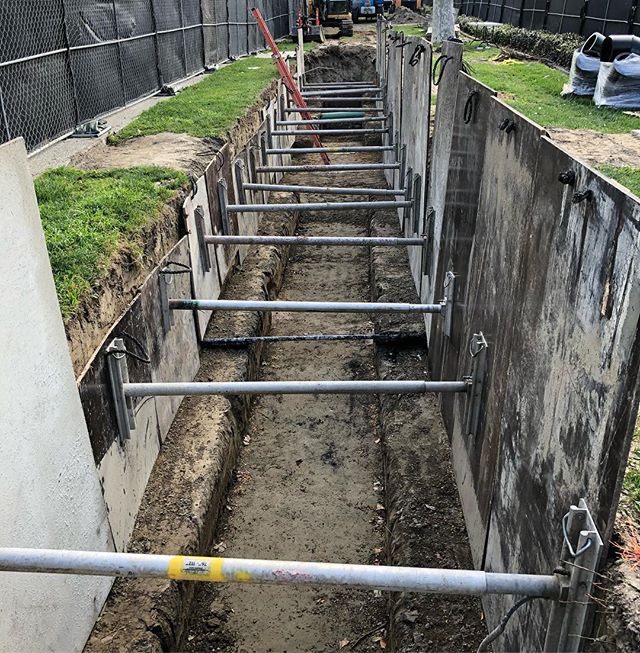 TrenchShoreRent's tweet image. HVAC relocation job in the city of Orange. Keeping it simple, shores and Finn boards so the guys can lay the new ducts. #trenchshoring #treborshoringrentals #trenchshorerentals #shores #pipeline #undergroundconstruction trenchshorerentals.com/hvac-relocatio…